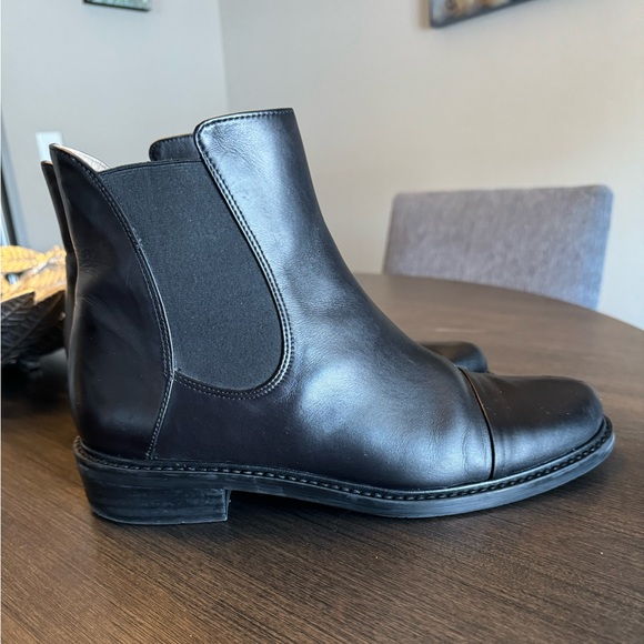 SOLD Stuart Weitzman Chelsea boot - Picture 1 of 9